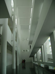 Interieur van de hal in een museum in Barcelona.